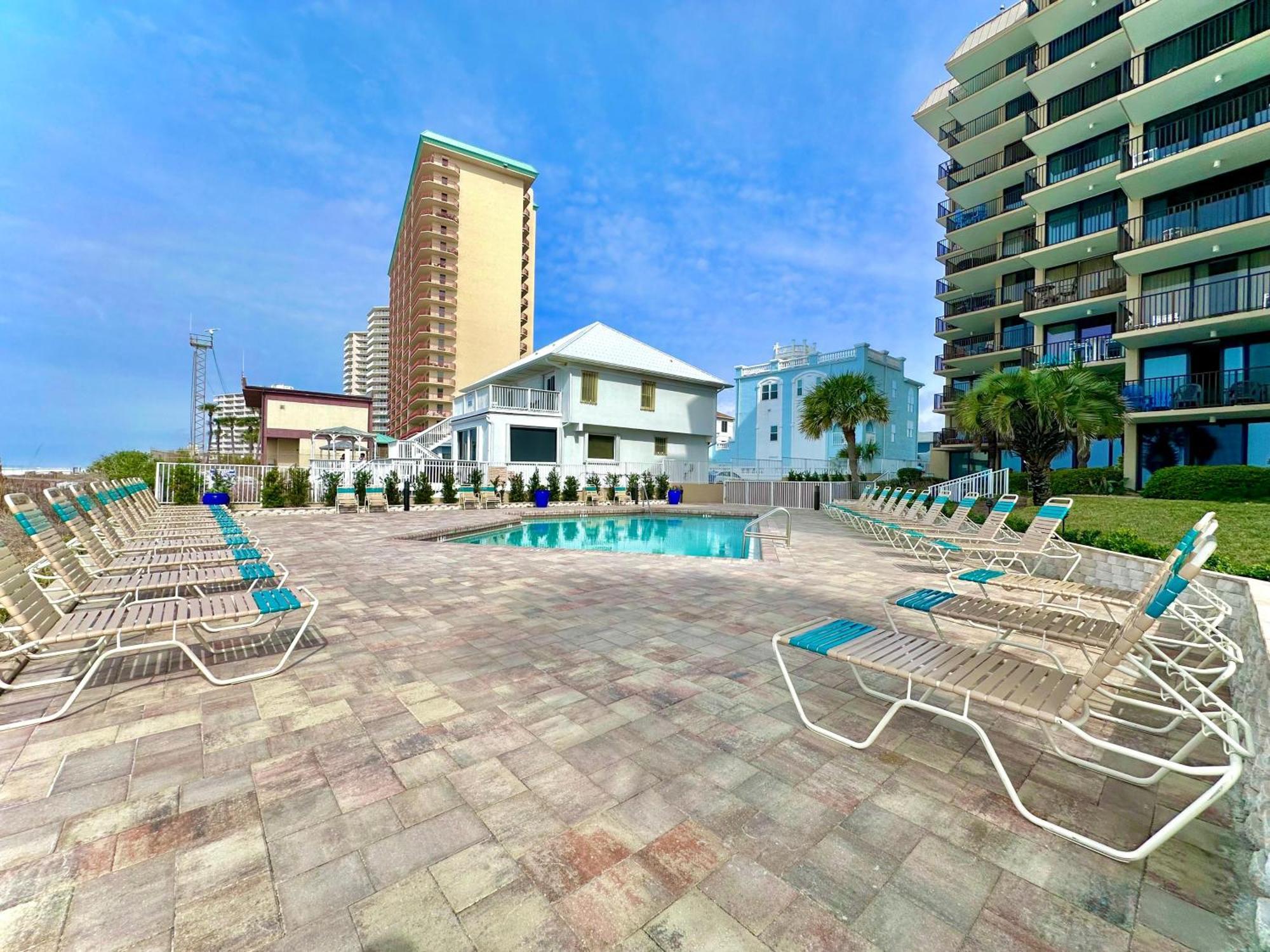 Pelican Walk 312